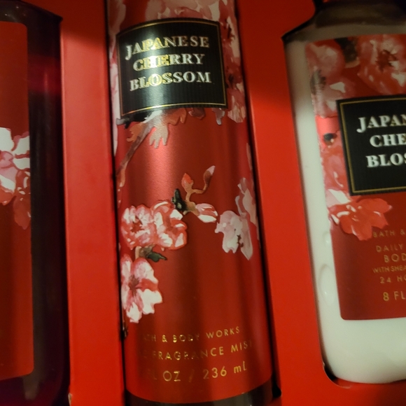 Bath & Body Works Japanese Cherry Blossom Gift Set - Picture 6 of 7